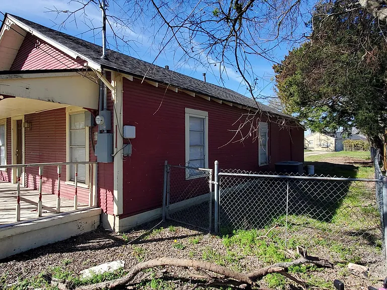 386 Nunnalee Ave — Photo 3