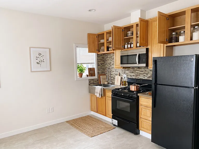600 W 87th St #1/2 — Photo 2