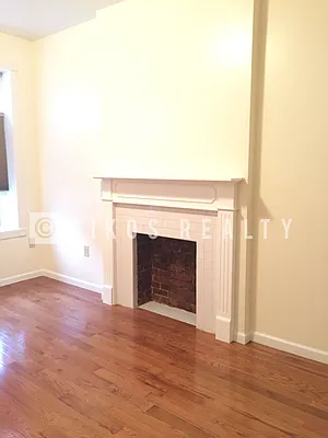 Rented by Zikos Realty Services | media 2