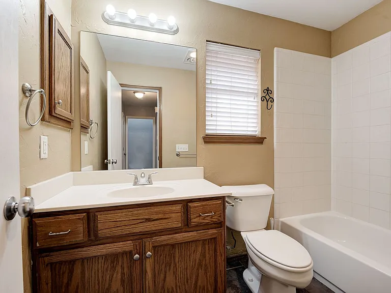 2032 Emerald Brook Ct — Photo 36