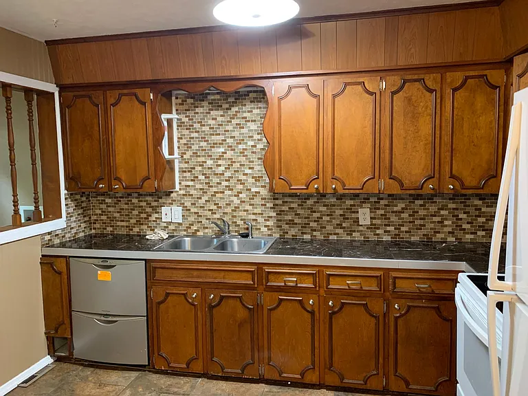 1709 S Walnut St — Photo 3