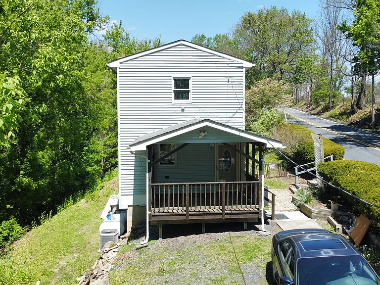 3350 Valley View Dr — Photo 2