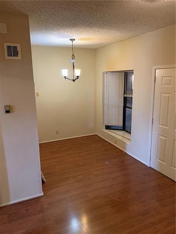 1 bed, 1.0 bath, 399 sqft, $950 — Photo 1