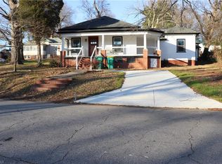 106 W Cardwell St, Madison, NC 27025