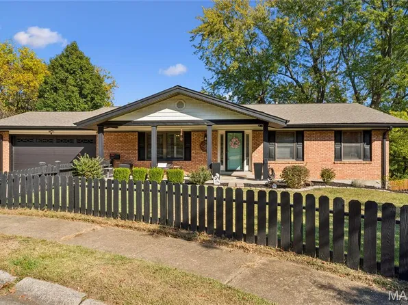 2700 Brookridge Ln, Saint Charles, MO 63301
