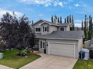 781 W Stonehaven Dr, Carstairs, AB T0M 0N0