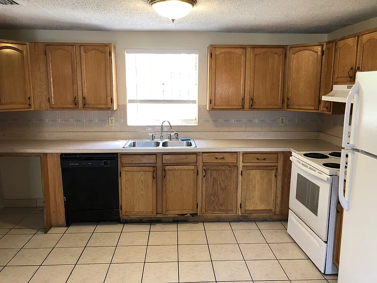 3513 E Emma St — Photo 4