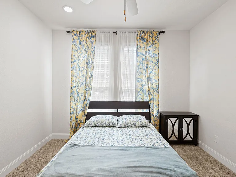 724 Pioneer Grv — Photo 26
