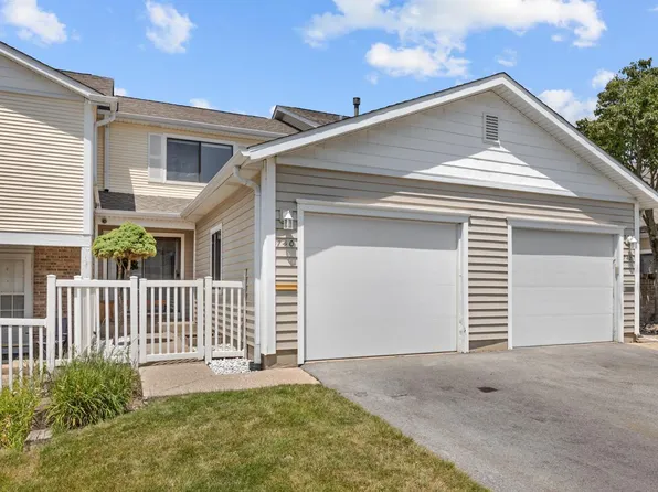 740 Lakeview Pt, Schaumburg, IL 60194