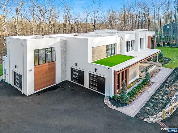 2nd image of 10 Big Ramapo Rd