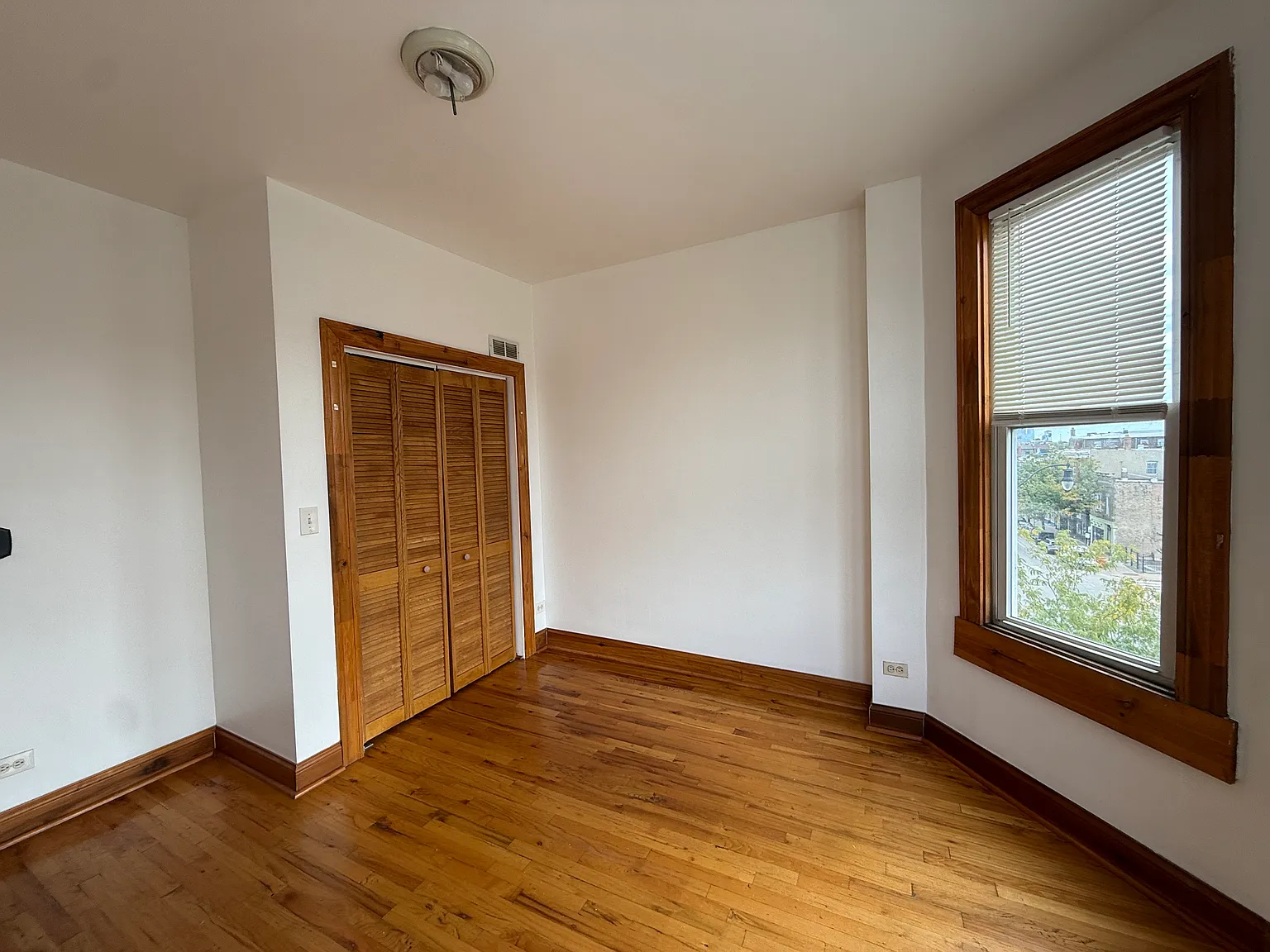 3 bed, 850 sqft, $1,925 — Photo 3