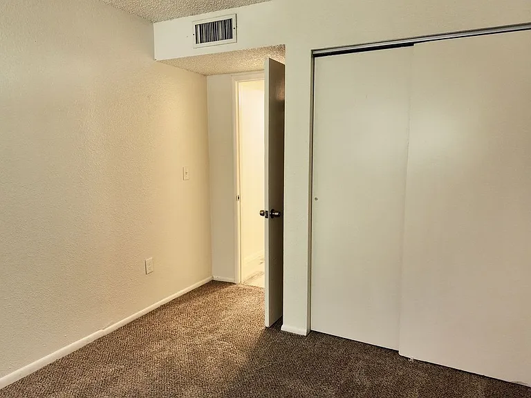 3363 W Harmont Dr — Photo 8