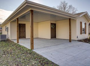 203 N Jackson St, Oakland City, IN 47660