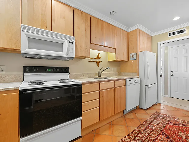 20 10th St #H-45 — Photo 12
