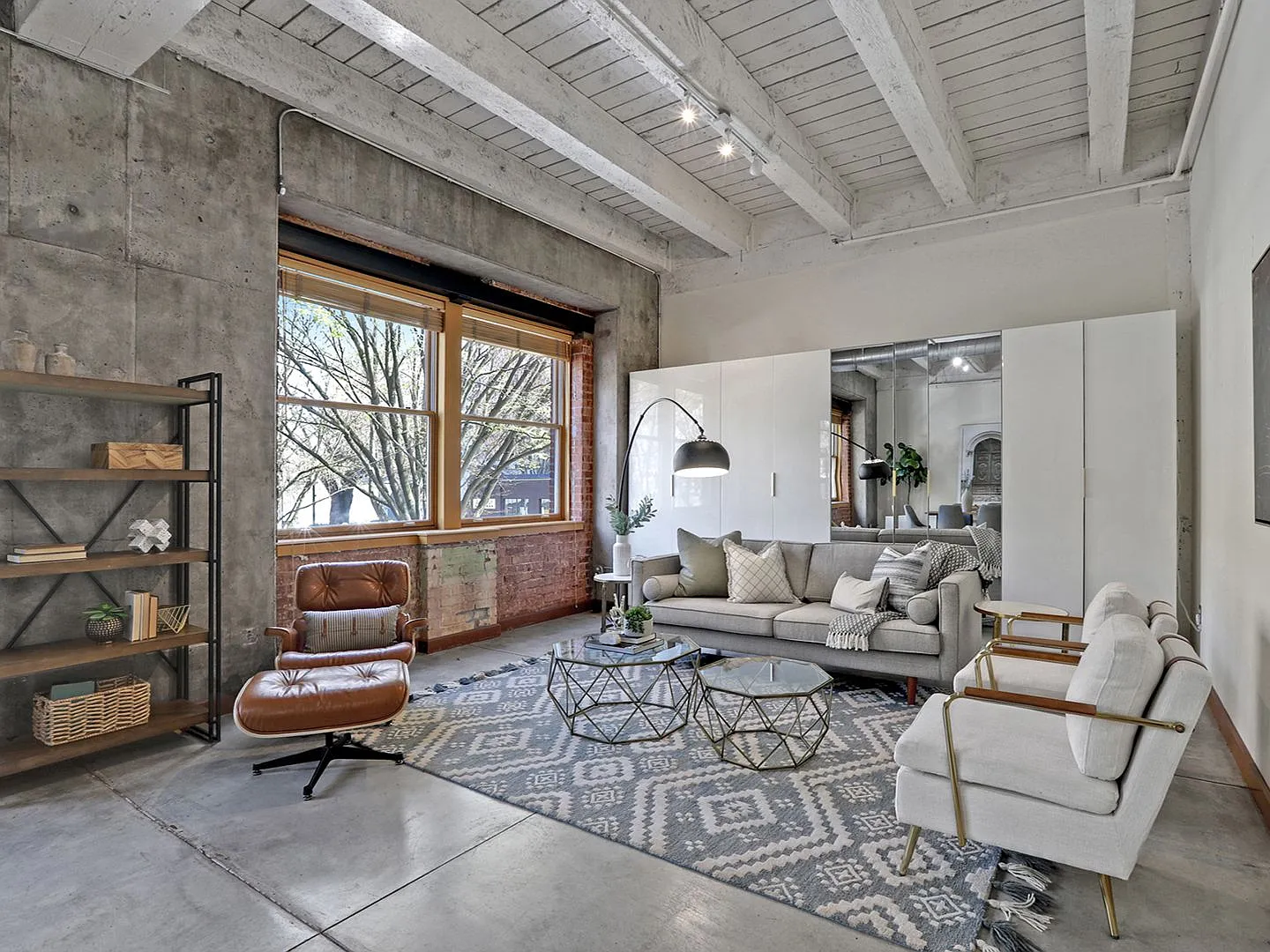 Historic Chown Pella Building - east facing Pearl District loft w/parking/rooftop deck — Photo 3