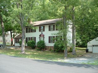 3821 Huntwood Rd, North Chesterfield, VA 23235