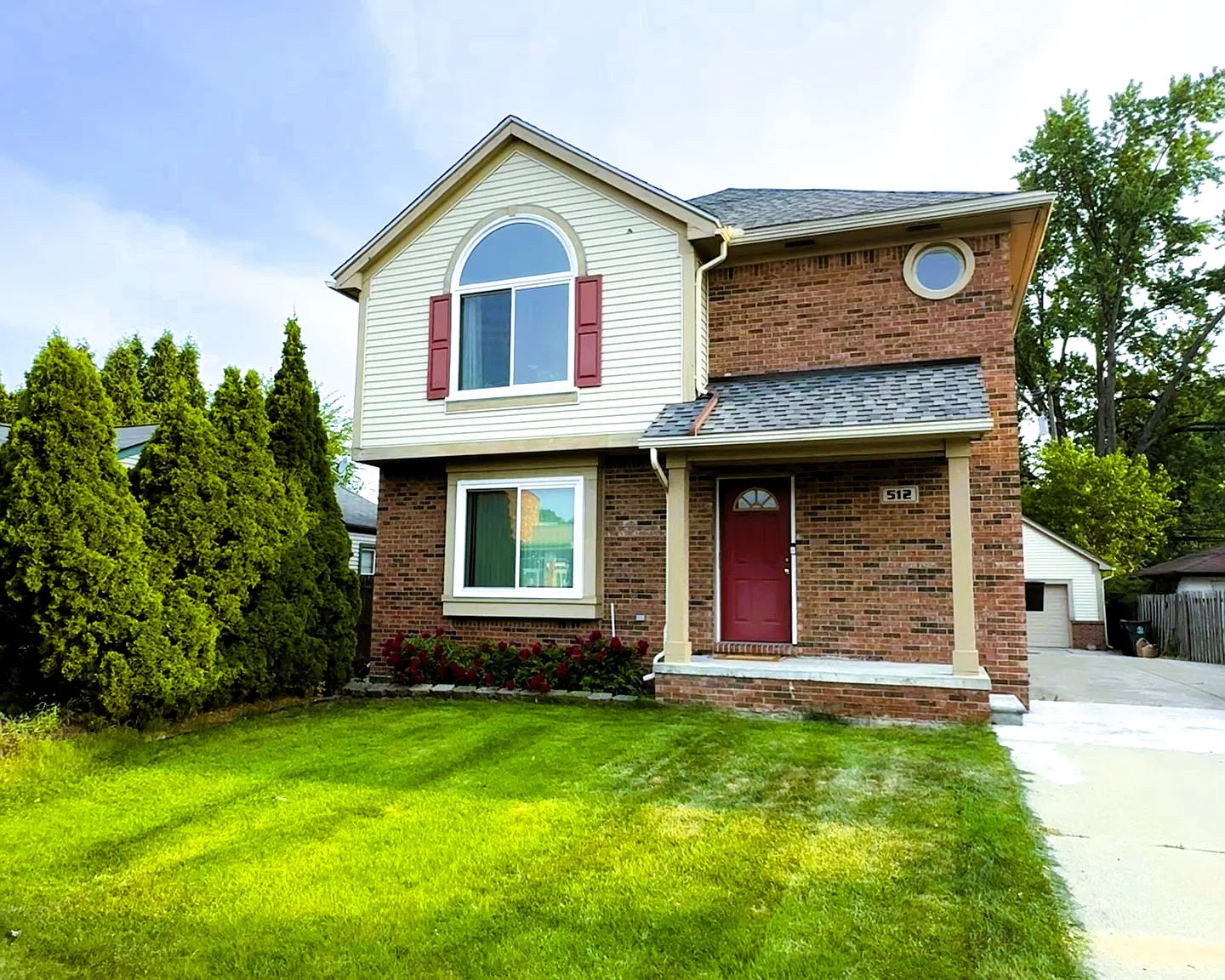 3 bed, 2300 sqft, $2,400 — Photo 1