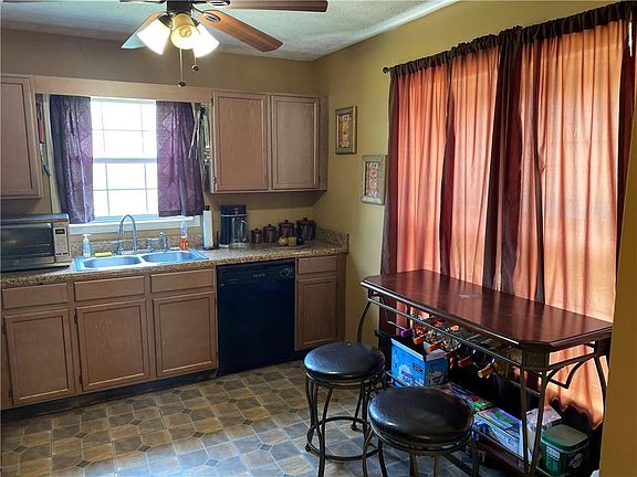 4th image of 217 River Birch Dr
