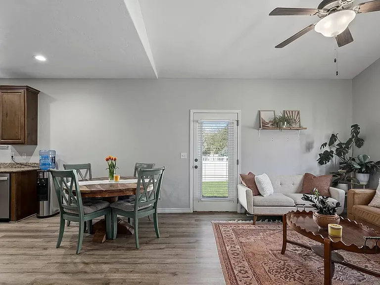 568 S 360 East Cir — Photo 5