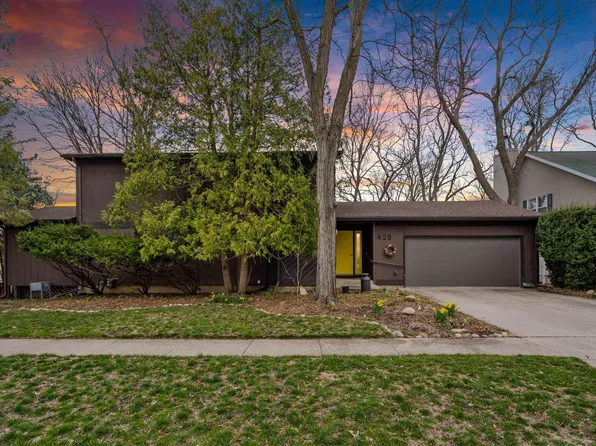 428 1st St SE, Waverly, IA 50677