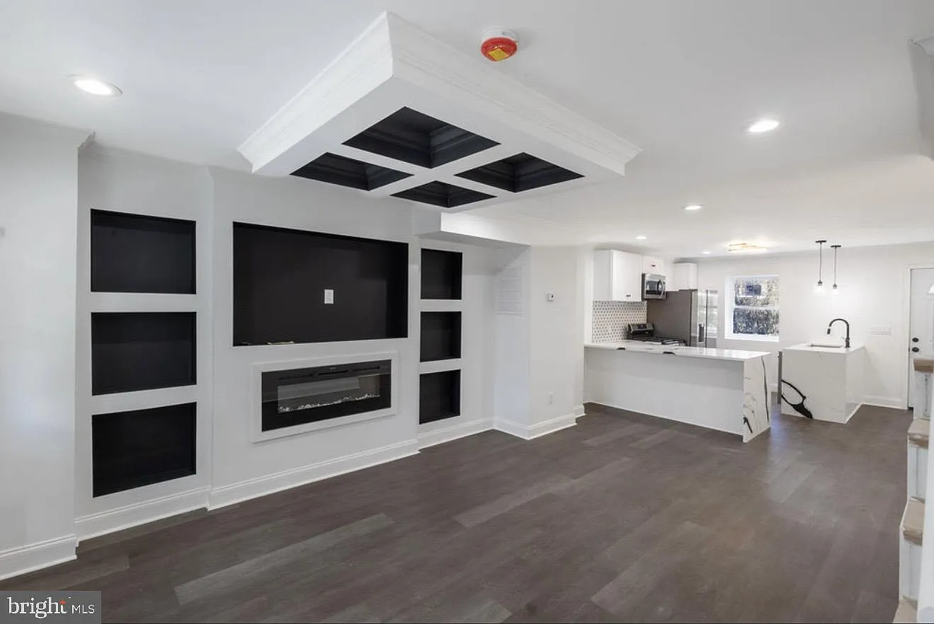 4 bed, 1900 sqft, $2,100 — Photo 2