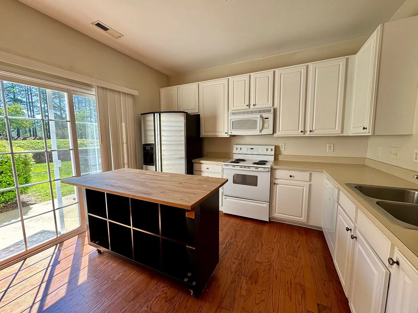 Prime Durham Living: Bright 2-Bed Townhouse at 21 Canary Court — Photo 3