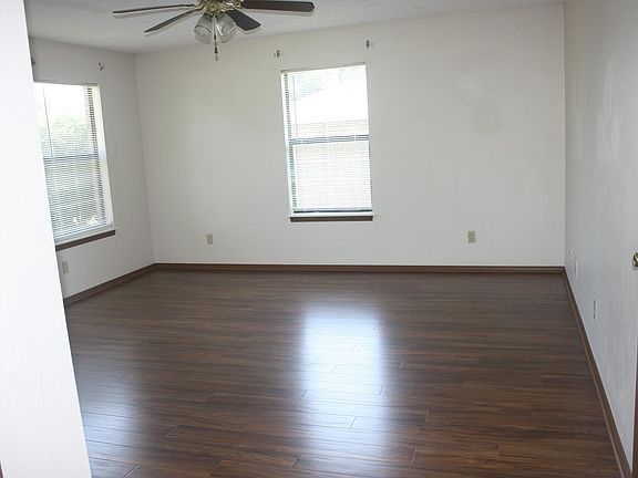 3rd image of 5802B Sara St