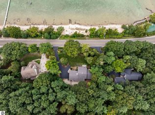 11400 Peninsula Dr, Traverse City, MI 49686
