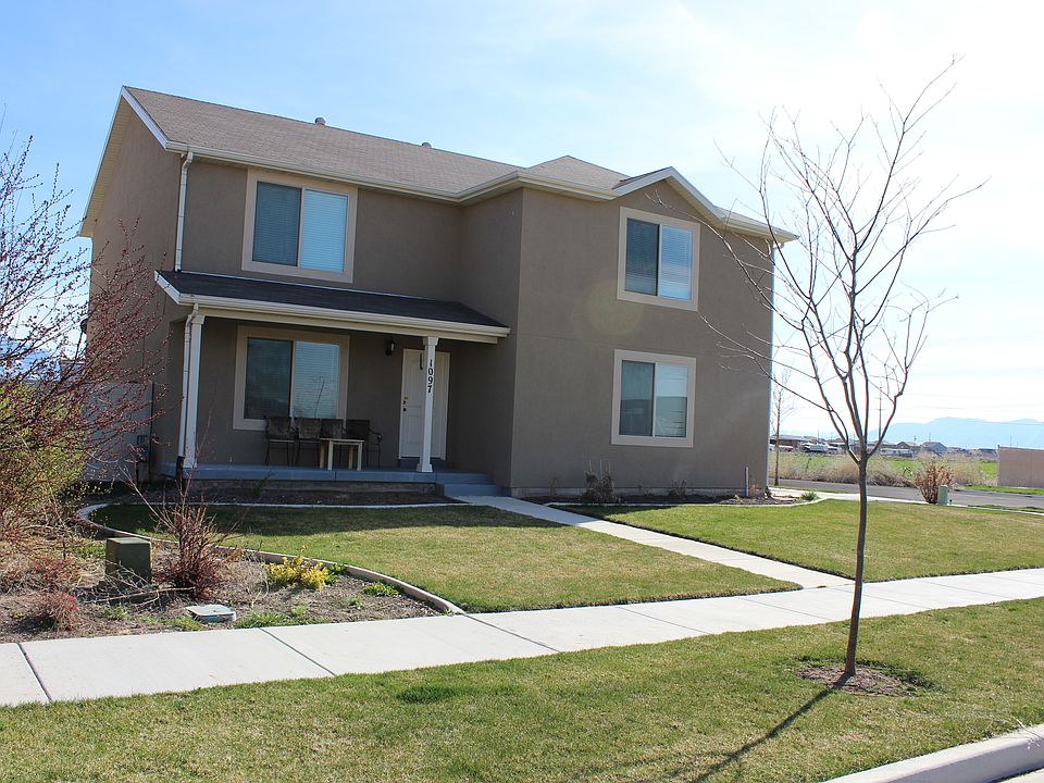 Corner lot, backed by fields
