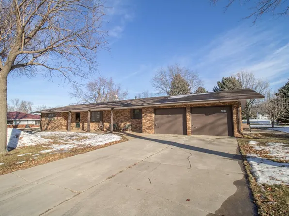 1018 17th Ave, Rock Valley, IA 51247