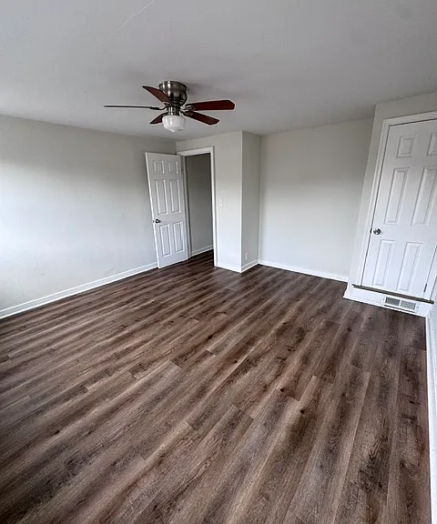 410 Maple Ln — Photo 6