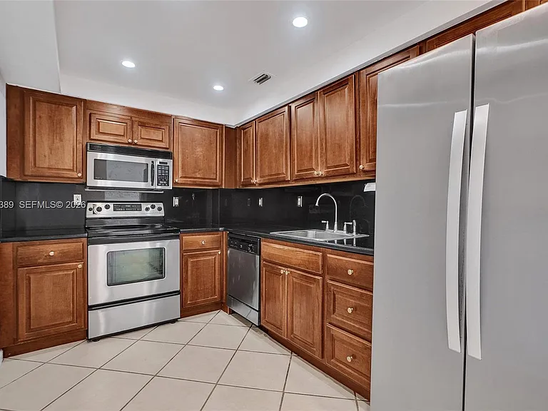 10350 W Bay Harbor Dr #3G — Photo 4