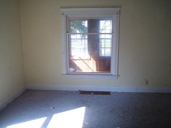 4th image of 192 East Ave N