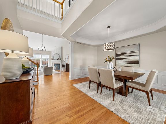 4th image of 15211 Arleta Cir