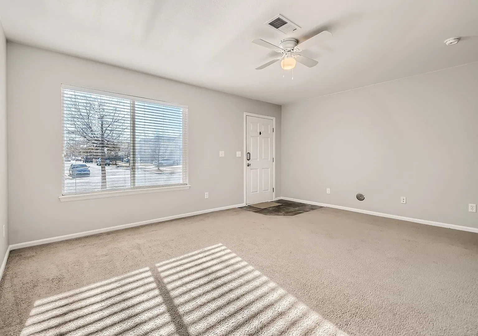 4 Weeks Free Rent & Free 55" Tv If Moved In By 10/31!! Modern 3bd/2ba Home In Green Valley Ranch! — Photo 3