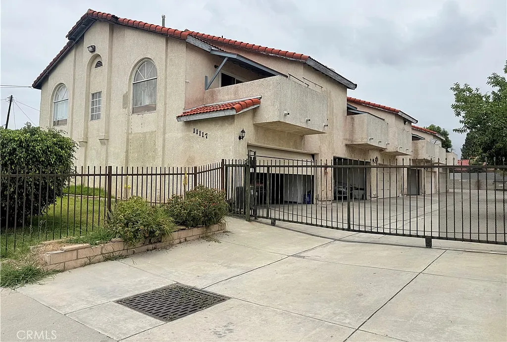 3 bed, 2.5 bath, 1321 sqft, $2,650 — Photo 1