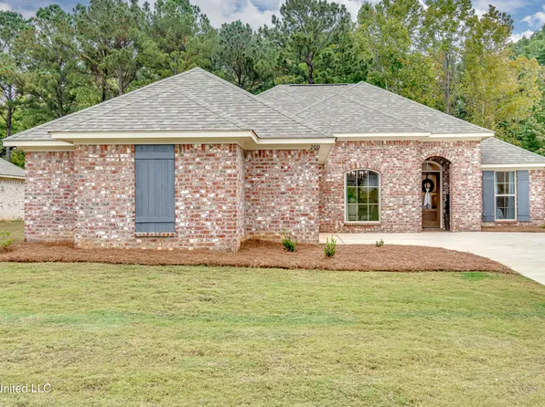 260 Chartleigh Cir, Canton, MS 39046
