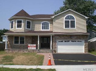 15 Candy Ln, Syosset, NY 11791