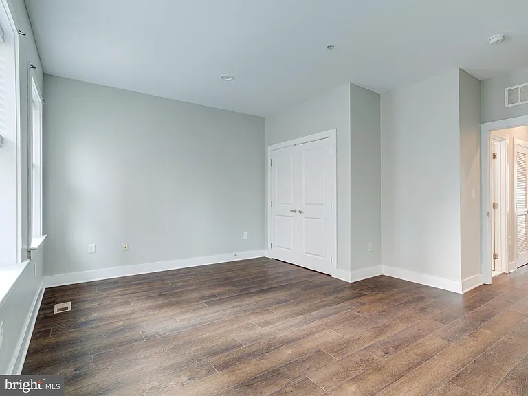 1118 E Dunton St — Photo 14