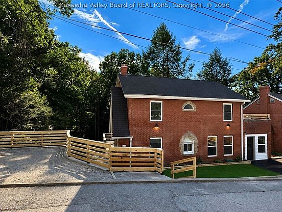 2nd image of 803 Laurel Rd