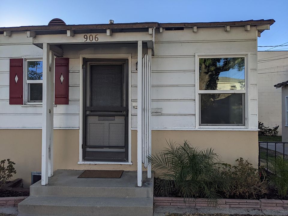 Street access makes it feel like a small house.