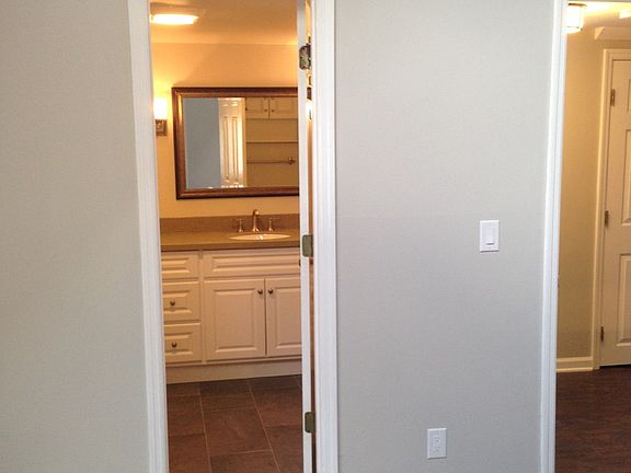 4th image of 111 33rd Ave S APT 201
