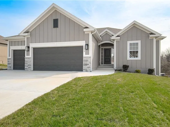 1059 Fir Ln, Liberty, MO 64068
