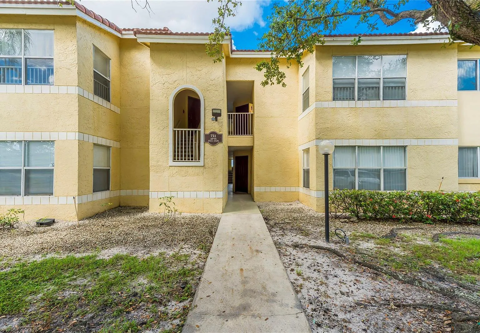 731 Vista Isles Dr — Photo 1