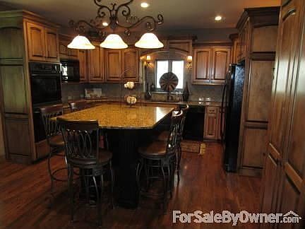 Designer Kitchen w/Maple Glazed cabinets