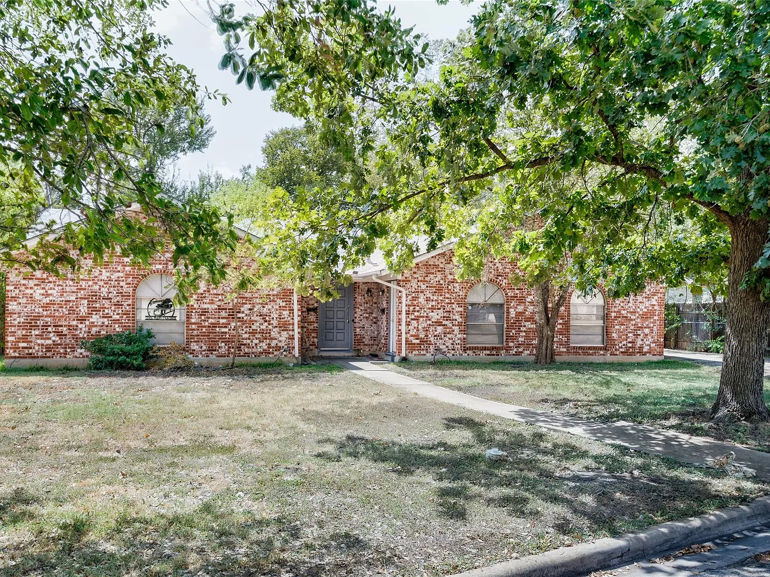 2 bed, 1.0 bath, 975 sqft, $1,450 — Photo 2