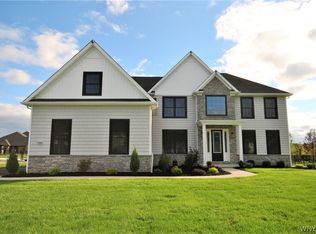5530 Meadowglen Dr, Clarence, NY 14031