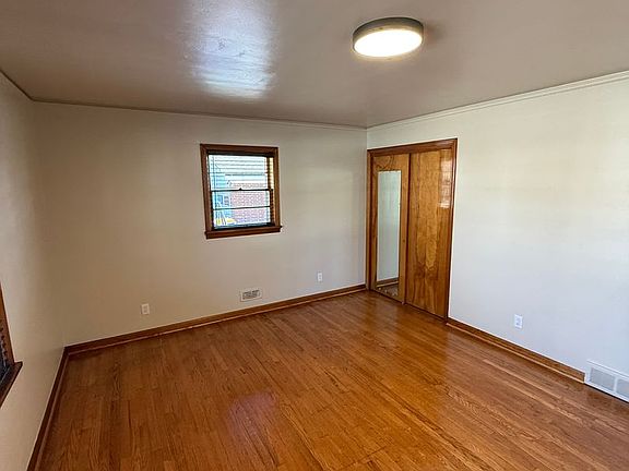 3rd image of 1125 Roselawn Way