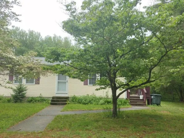 69 Niantic Trl, West Greenwich, RI 02817