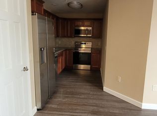 185 Summer St APT 8, Auburn, ME 04210